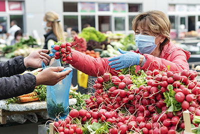 Las luchas de los mercados locales en medio de la epidemia mundial